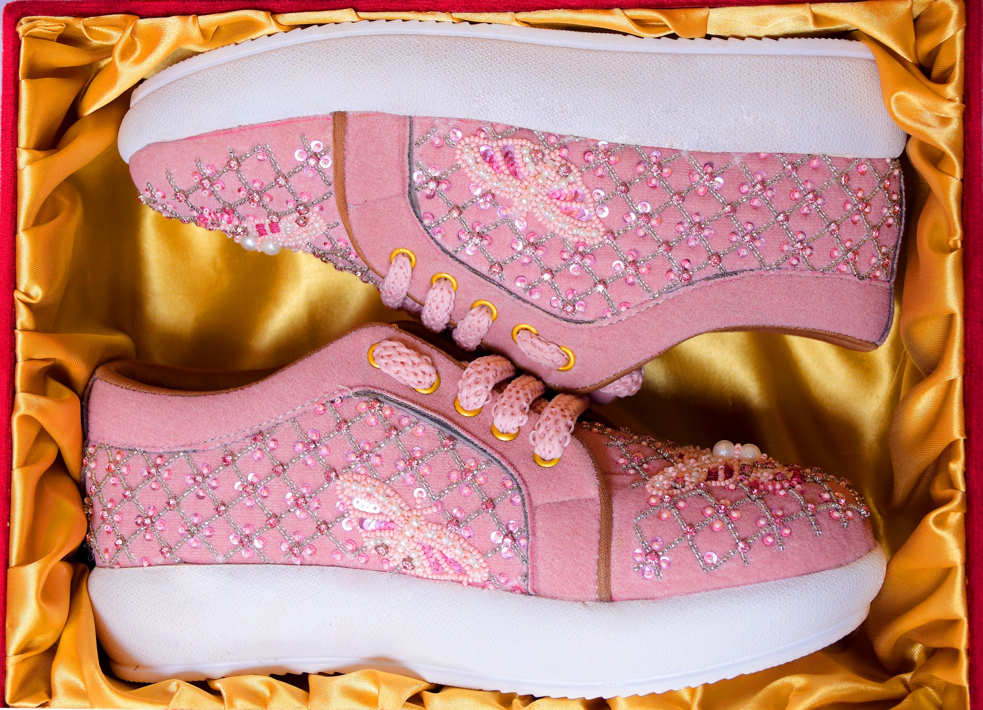 Pink butterfly embroidery shoes