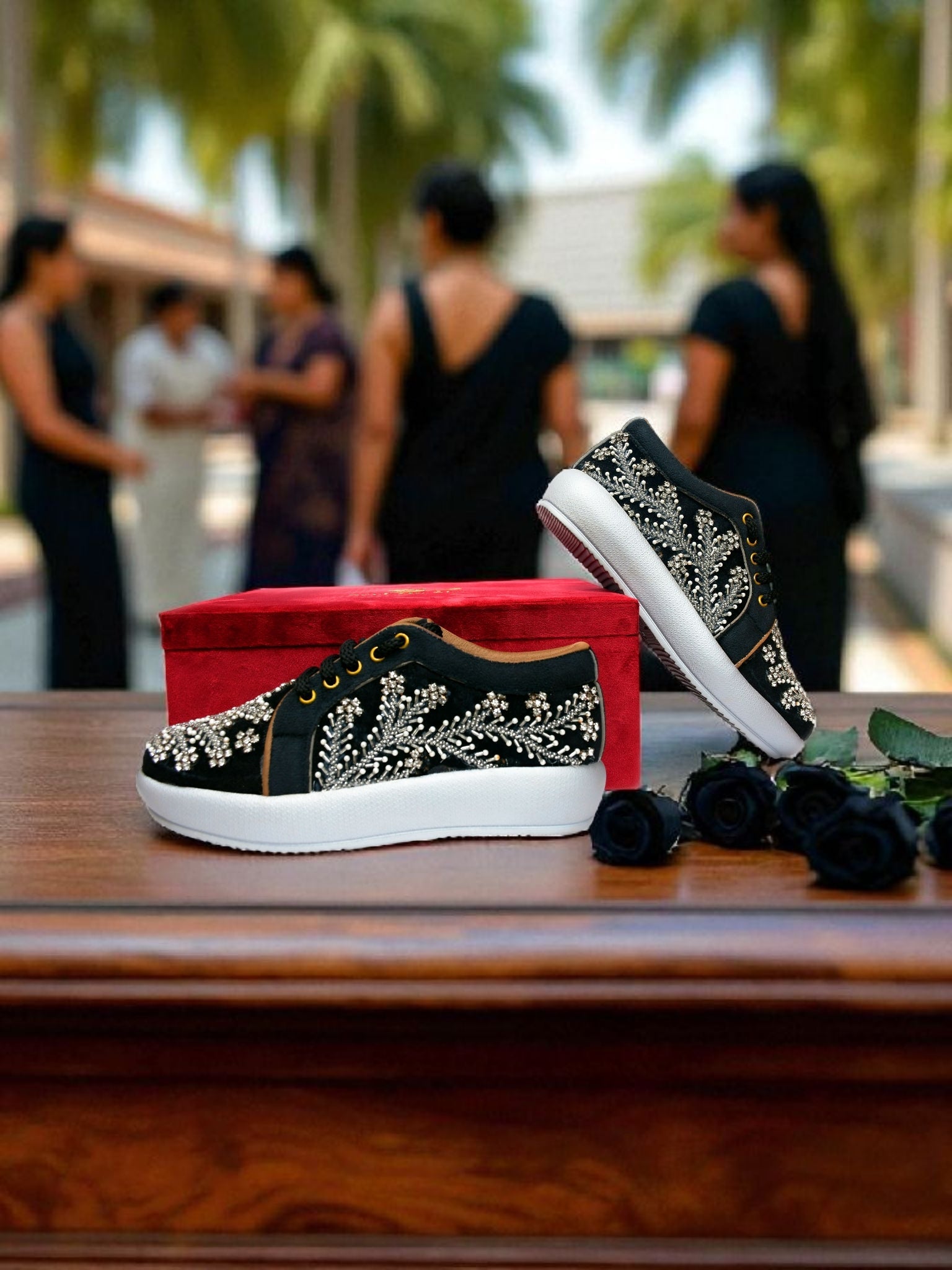 Black embroidery sneakers