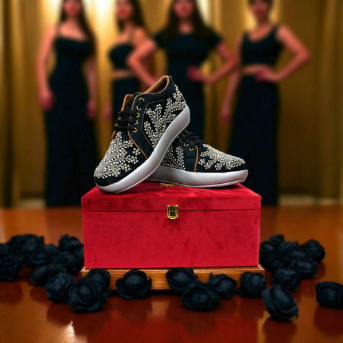 Black embroidery sneakers