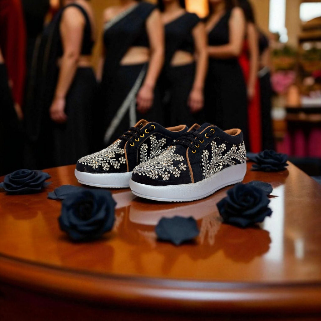 Black embroidery sneakers